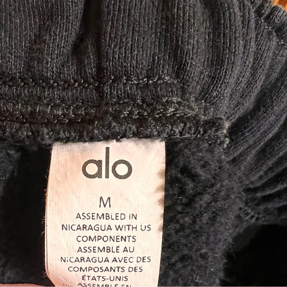 ALO Yoga Accolade Straight Leg Sweatpant in Black - Picture 6 of 7